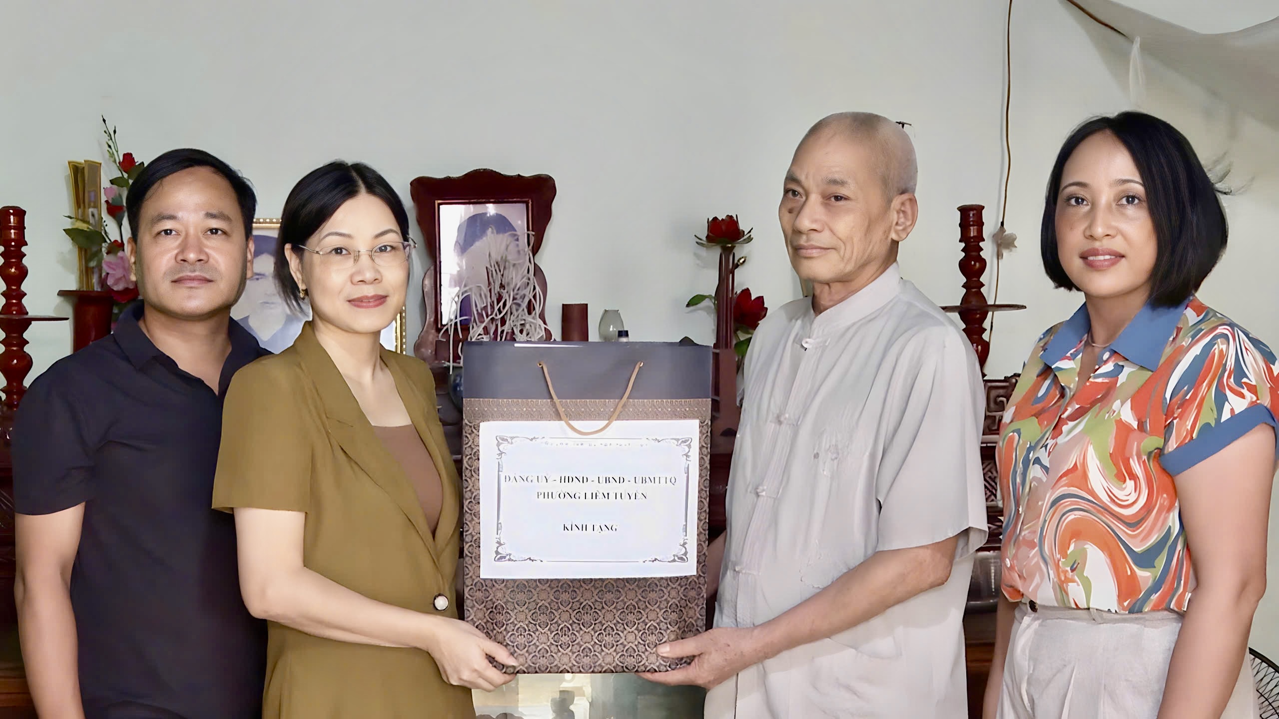 Thường trực Đảng ủy- HĐND- UBND-UBMTTQ và các đoàn thể Phường Liêm Tuyền thăm tặng quà nhân dịp 78 năm Ngày Thương binh liệt sỹ (27/7/1947 – 27/7/2025)